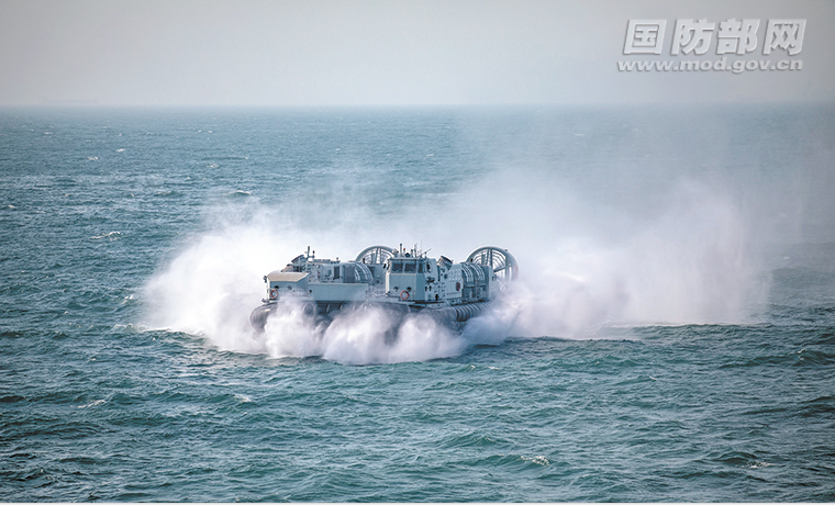2021年7月上旬，東部戰區海軍某登陸艦支隊進行氣墊艇航行訓練。圖/取自中國軍網