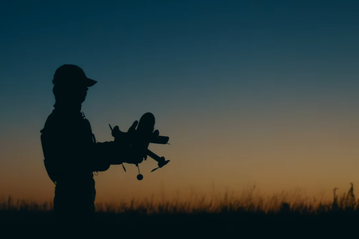 烏克蘭低成本無人機攔截器重塑防空戰　廉價「蜂群」對抗俄軍自殺無人機