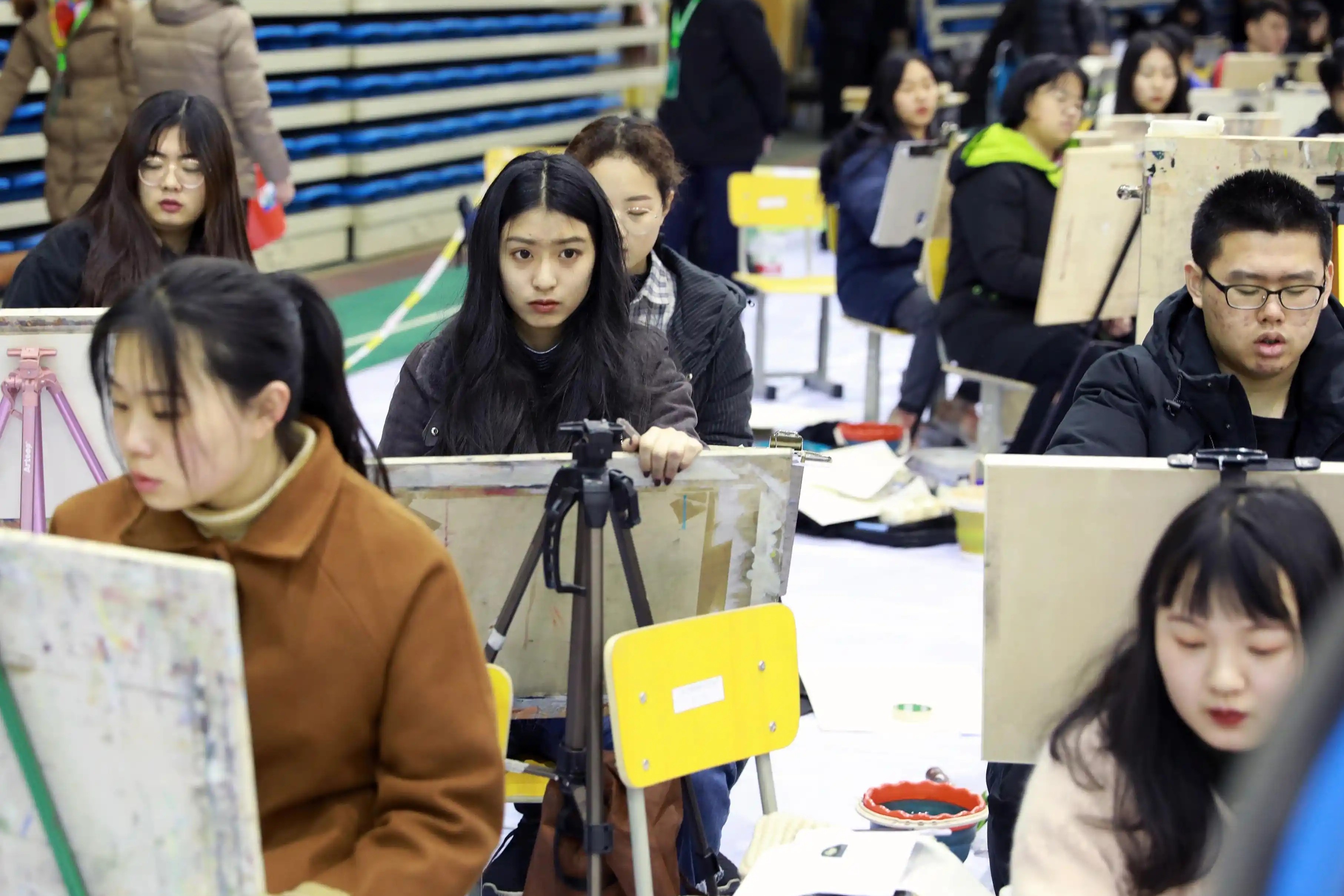 陸傳播龍頭大學「一口氣裁16科系」　網：首批被AI逼失業的人出現了？