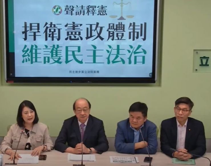 反國會改革五法綠營「四箭齊發」，繼政院、總統、監院後，民進黨立院黨團26日也聲請釋憲 。圖/林睿康攝