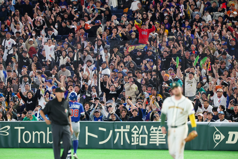 中華隊對澳洲　東京巨蛋擠滿台灣球迷　日媒驚呼「像台北大巨蛋」
