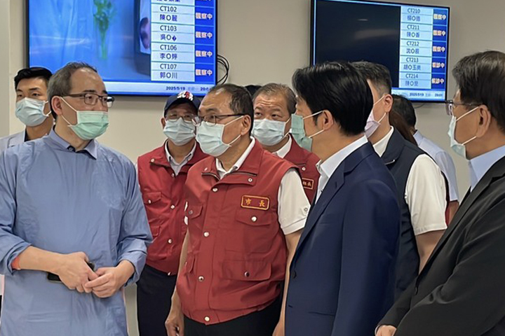 三峽發生老年人駕車造成3死重大車禍，賴清德總統前往醫院探視。圖/中央社