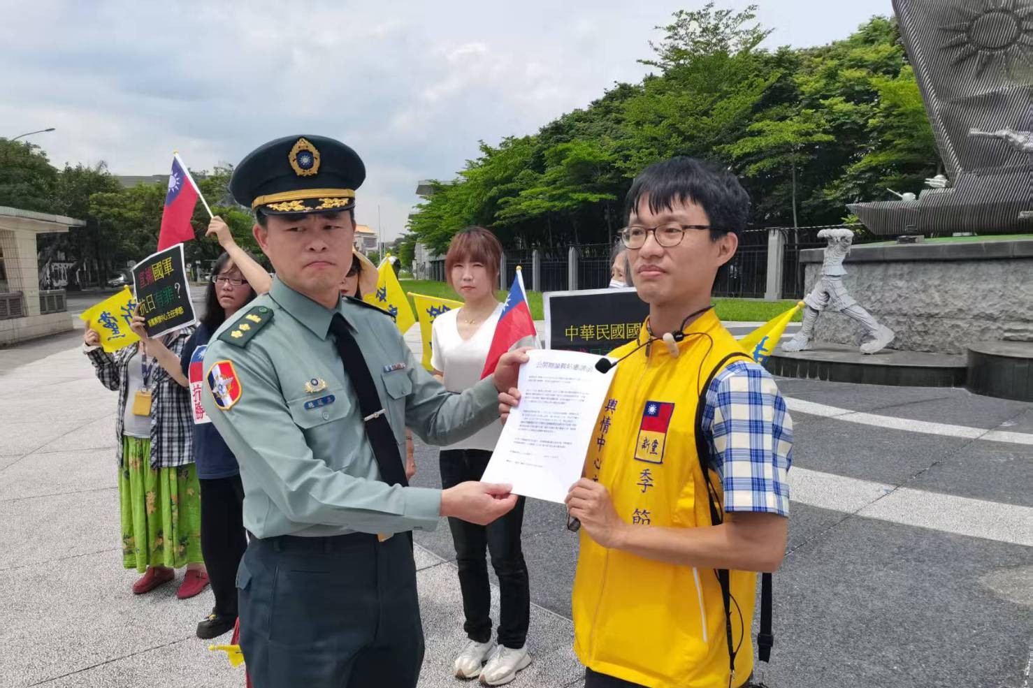 《八佰》遭疑統戰片　新黨赴國防部抗議：宣揚國軍抗日有罪？