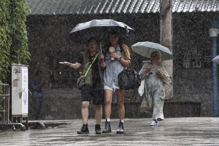 東北季風增強，多地降雨都多於預期。圖/取自中央社