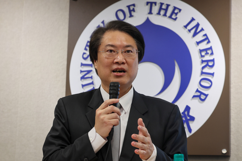 內政部長林右昌公布虛坪改革方案。圖/中央社