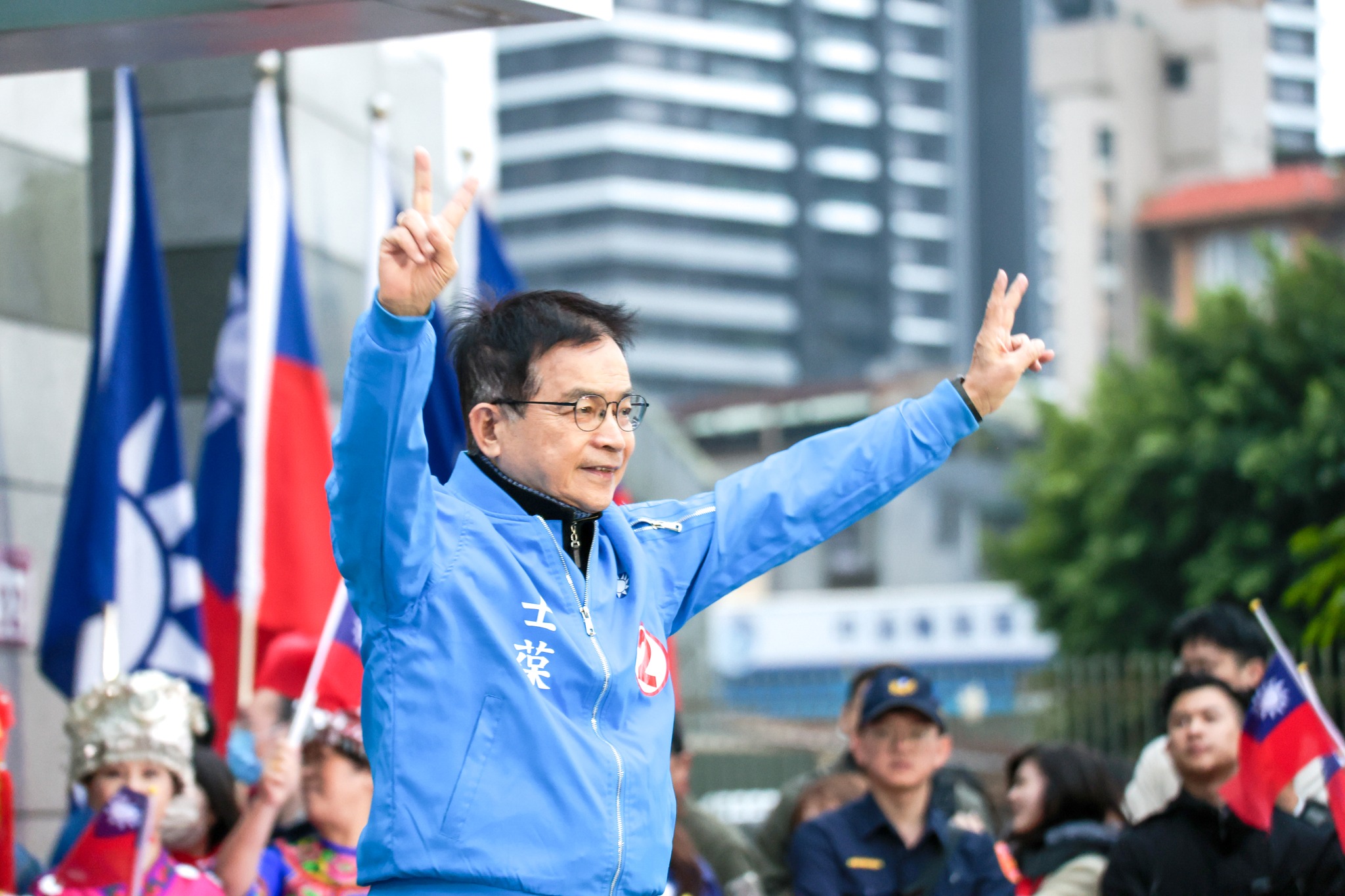 欲角逐國民黨團總召的賴士葆喊話同樣參與競選的傅崐萁，「過去8年國民黨抗爭都是他帶頭衝，打到頭破血流，好像沒有看到傅委員？」圖/取自賴士葆臉書