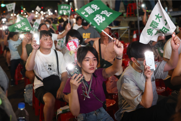 青鳥用「大體解剖」漫畫詛咒父！嗆「老了你就知」...被爆領文化部補助
