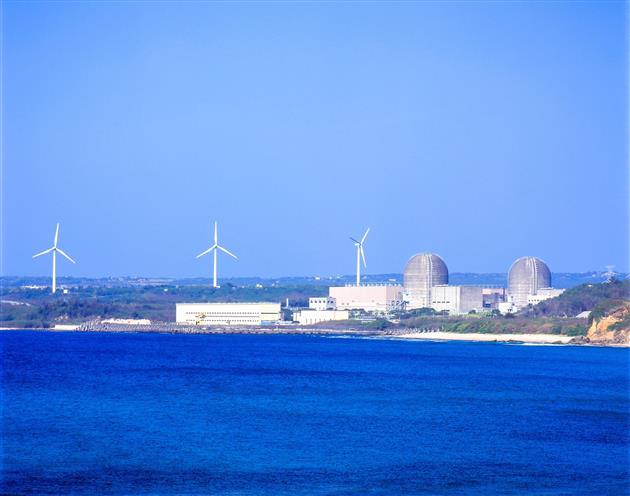 核能電廠陸續除役，加速台灣電力不足，台灣處於能源與減碳兩難，圖為預定7月除役的核三廠。圖/台電官網