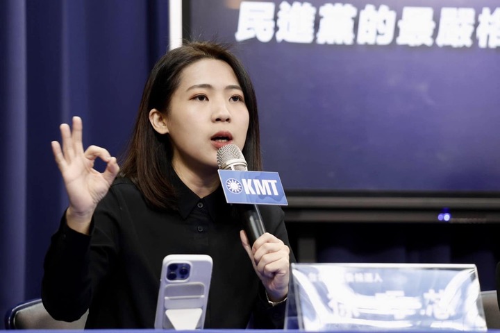 國民黨立委當選人徐巧芯針對高端疫苗採購合約提出多點質疑。圖/取自徐巧芯《臉書》官方粉專