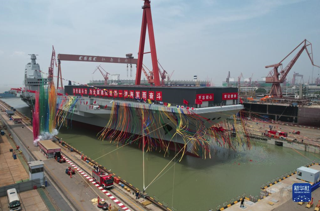 大陸航母福建艦（圖）將進行海上公試，傳聞將有護衛艦057驅逐艦隨之現身。圖/取自新華社