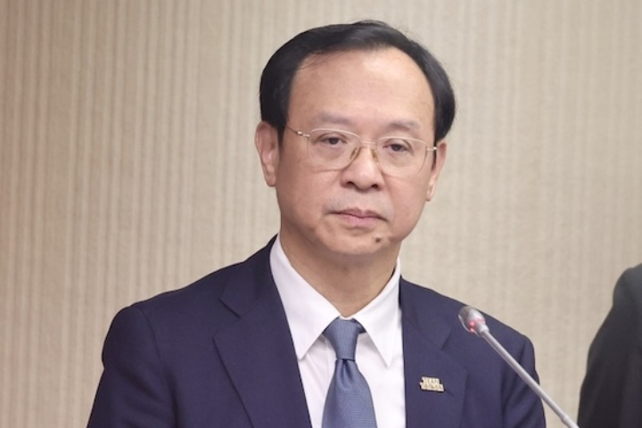 衛福部長石崇良（圖）8日列席立院被追問是否為此道歉，石崇良表示，願意為政策改變、造成大家的困擾道歉。圖/中央社