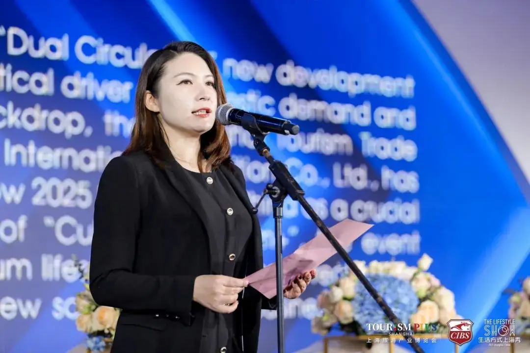 上海踩線團11人，由上海市旅遊行業協會秘書長許婷（見圖）帶隊。此行將考察金門戰地文化、酒廠資源及在地旅遊產品，並進行交流評估。圖／取自搜狐