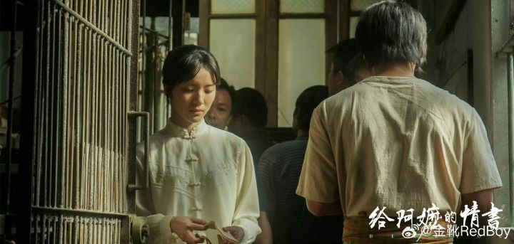 以「情義」「守望」與「母語」擊中觀眾,《給阿嬤的情書》形成罕見的高二刷率與長尾票房。圖/取自電影海報