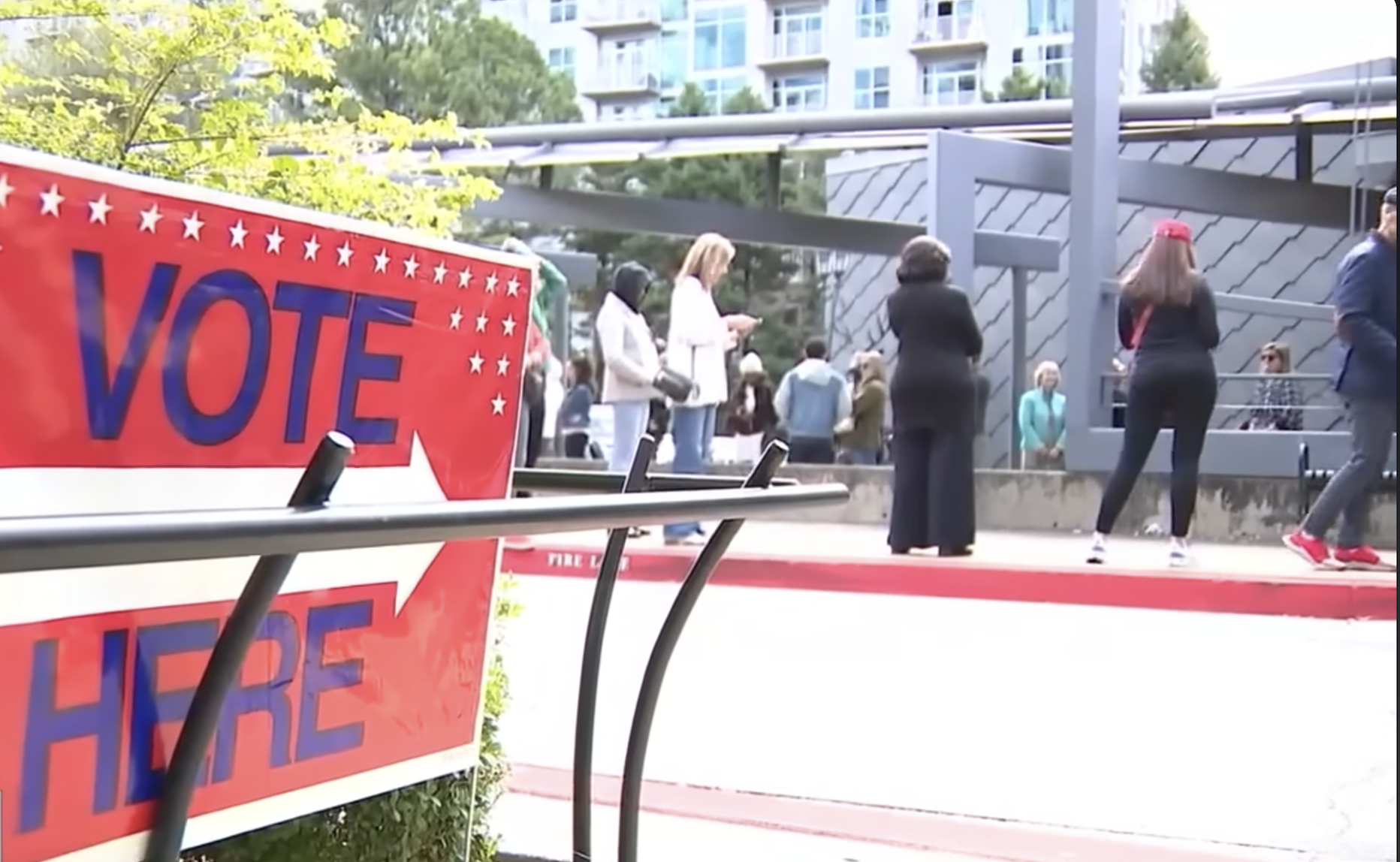 共和黨培訓監票志工，地方選舉官員擔心這些志工會造成選舉干擾事件。圖/翻攝自FOX 5 Atlanta YouTube頻道