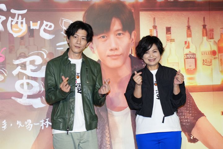 《喝酒吧！笨蛋》中莫子儀、楊貴媚（右）有精彩演出。圖/梁鴻欣攝