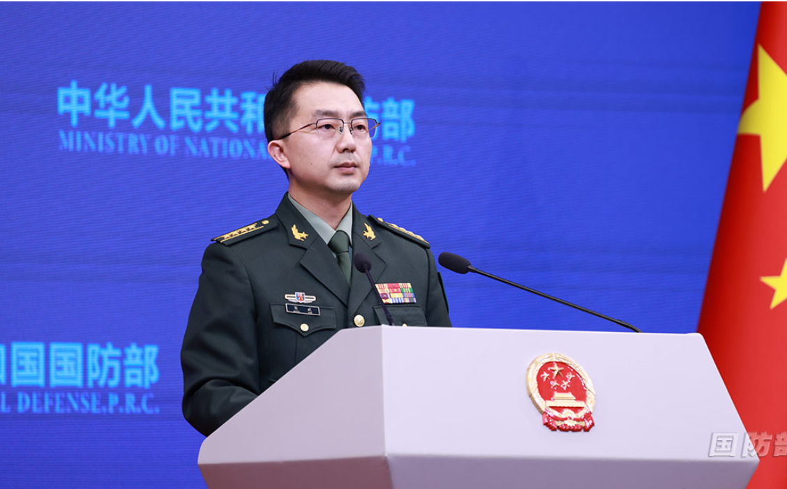 對於駐港共軍是否協助宏福苑大火善後工作，大陸國防部發言人蔣斌27日表示，聽令而行。圖/取自大陸國防部