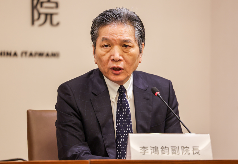 前監察院秘書長李俊俋因涉公務車私用風波請辭獲准。監察院副院長李鴻鈞（圖）2日召開記者會表示，最近因公務車私用問題，造成社會紛擾，他代表監察院向社會表達歉意。針對被媒體揭露3位私用公務車的監委，將移送紀律委員會。圖/中央社