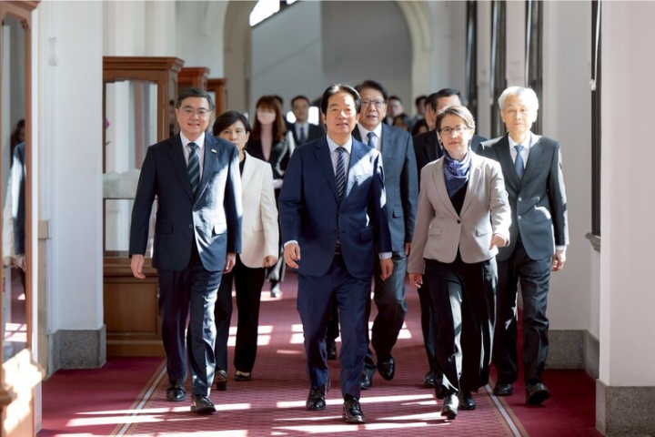 賴清德支持卓不副署財劃法　管中閔諷：一覺醒來回到北洋時代