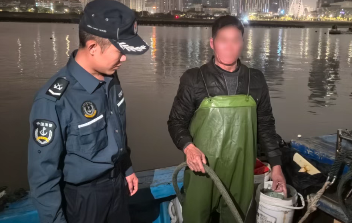 5月間，被福建海警抓獲的違法捕漁的大陸漁民。圖/取自中國海警