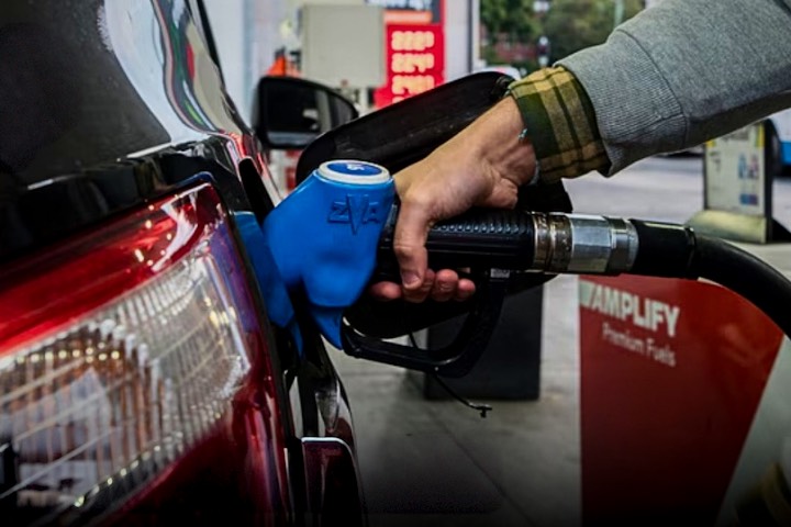 【伊朗危機】交易員警告：戰爭若持續升溫　油價恐迅速飆破100美元