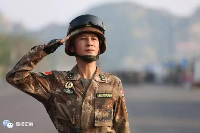 原東部戰區司令林向陽上月中旬證實落馬去職,林向陽資歷很輝煌,曾任31集團軍軍長,被稱歷任過三個王牌軍的軍長,後升中部戰區司令、東部戰區司令,56歲升中將,57歲升上將。圖/取自解放軍報