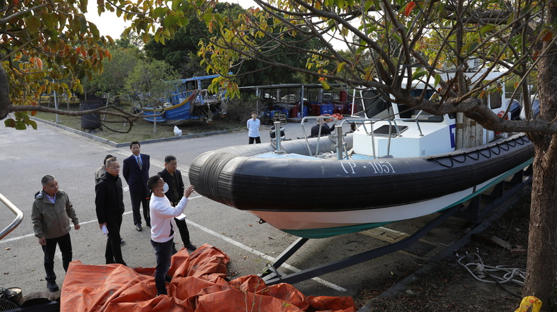 大陸快艇翻覆2死風波延燒，部分死者家屬和陸方代表24日下午重回海巡署第9海巡隊查看事故船艇。圖/ 中央社