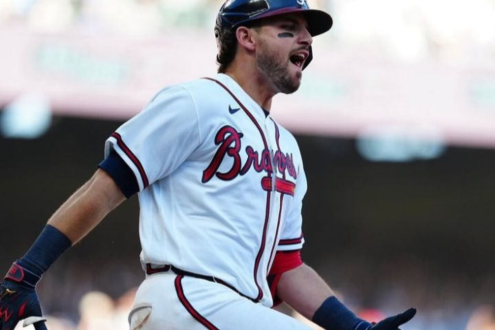 MLB季後賽　萊利逆轉3分砲　勇士5比3擊敗費城人　搶先聽牌