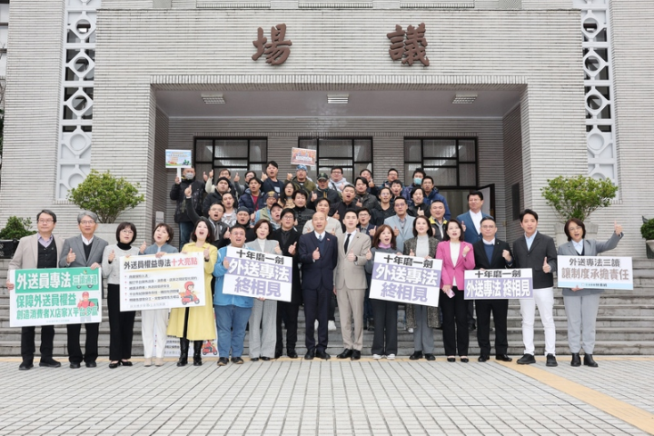 外送員笑了、消費者憂了？新法上路　每單45元最低報酬入法恐牽動外送費