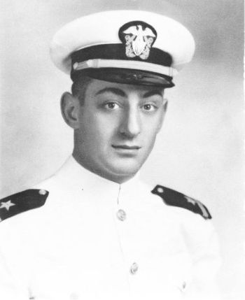 米爾克曾於韓戰期間以潛水軍官身分服役。圖/取自The Secretary of the Navy臉書