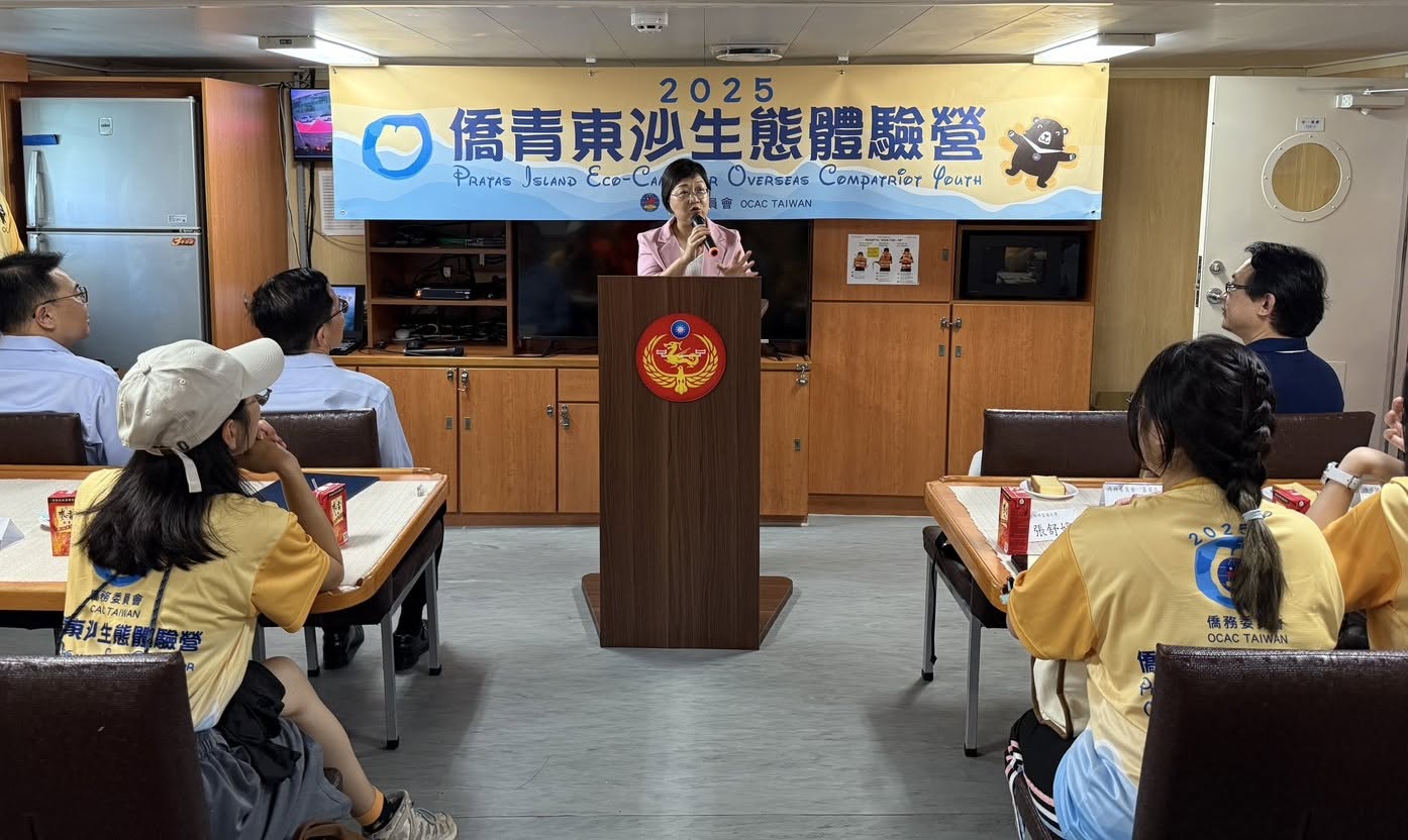 徐佳青去年8月被爆料疑似公器私用，替兒子報名僑委會的登東沙島活動。圖/取自海洋委員會臉書