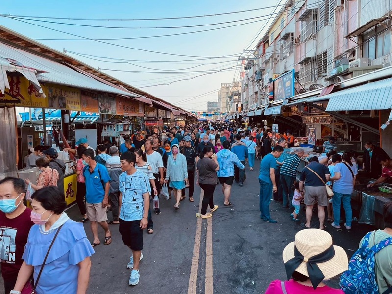 環境部將推動市場與夜市減塑，不過並不包括直接與食物接觸的包裝袋。圖為高雄市茄萣區興達港觀光魚市場。圖/中央社.jpg
