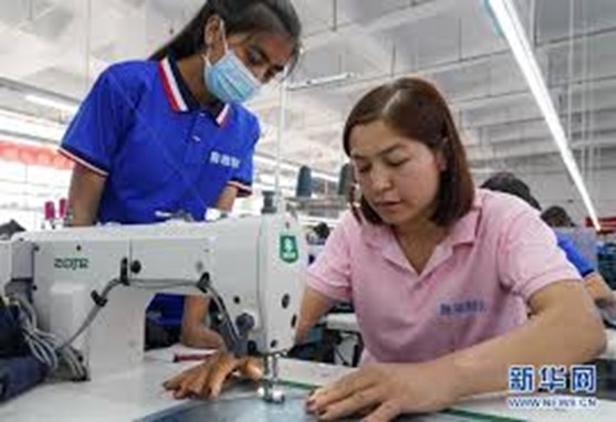 珠三角車衣女工薪資高，卻招不到人。圖/取自新華社