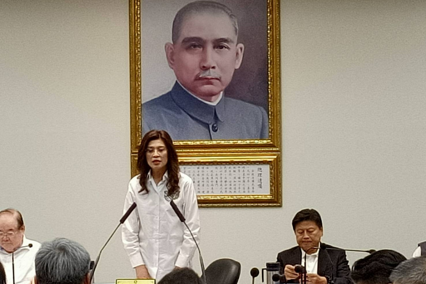 民進黨「舊地圖找不到新大陸」　鄭麗文盛讚中關村台籍創業學子：下一個護國神山群典範
