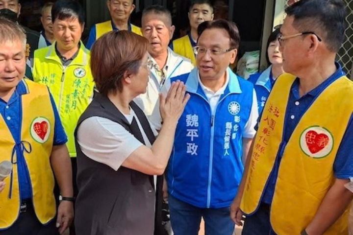 國民黨彰化縣長參選人魏平政(右二)積極備戰，他日前與彰化縣長王惠美同框。圖/取自魏平政臉書