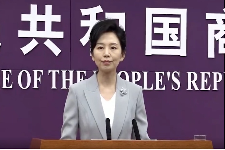 針對美國關稅戰，大陸商務部新聞發言人何咏前表示，談，大門敞開；打，中方也將奉陪到底。圖/取自每日經濟新聞微信公眾號