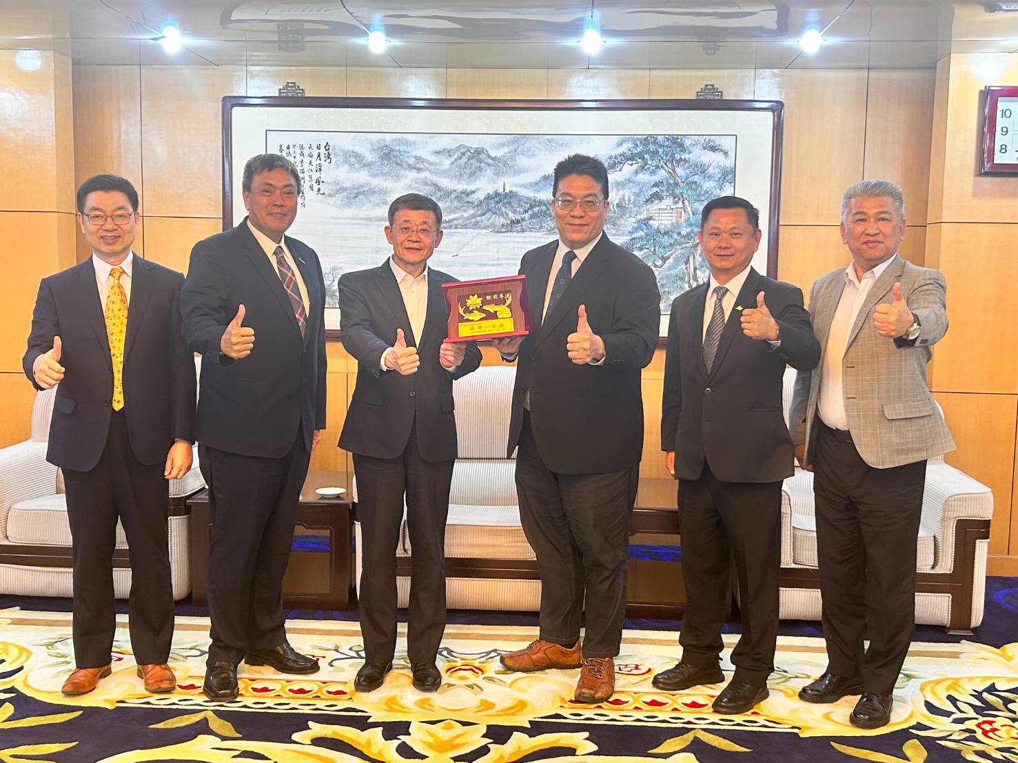 台灣旅遊業者多次到北京拜會，遊說陸方早日開放陸客來台。圖/業者提供