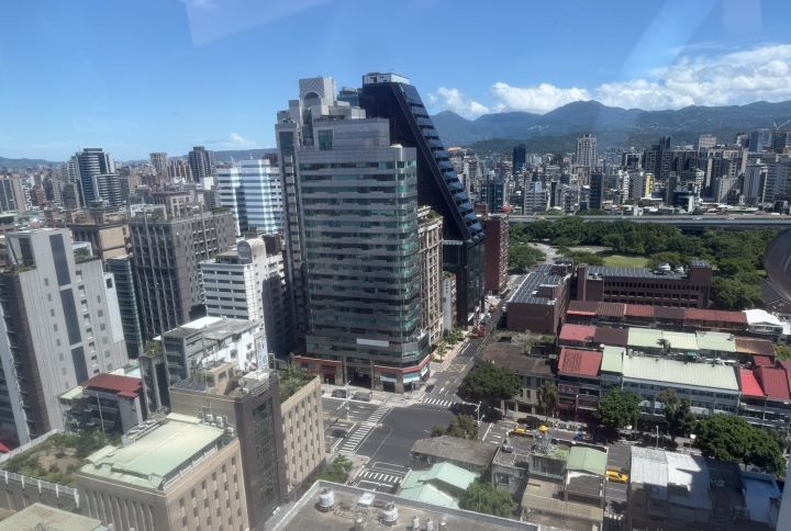  中信房屋八月不動產交易變化