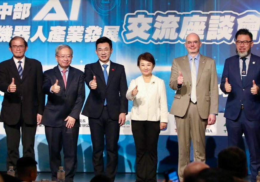 谷立言干政綠網軍護航也就算了　連江啟臣、盧秀燕也