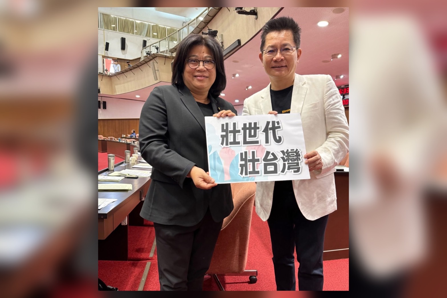 民眾黨立委吳春城（右）捲入壯世代相關爭議，北檢已列他字案偵辦。圖/取自吳春城臉書
