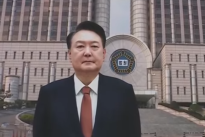 韓國前總統尹錫悅涉內亂罪周一將首次開庭。圖/取自JTBC News《YouTube》官方頻道