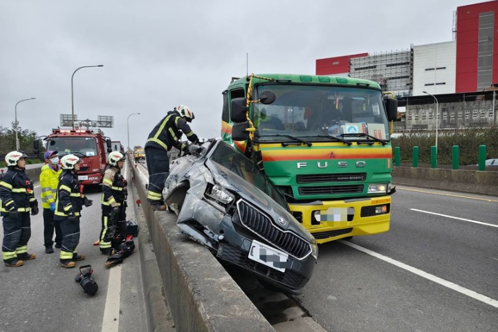 西濱遇死劫！清大藝術學院助理教授曹存慧車禍不幸身亡　學界表震驚