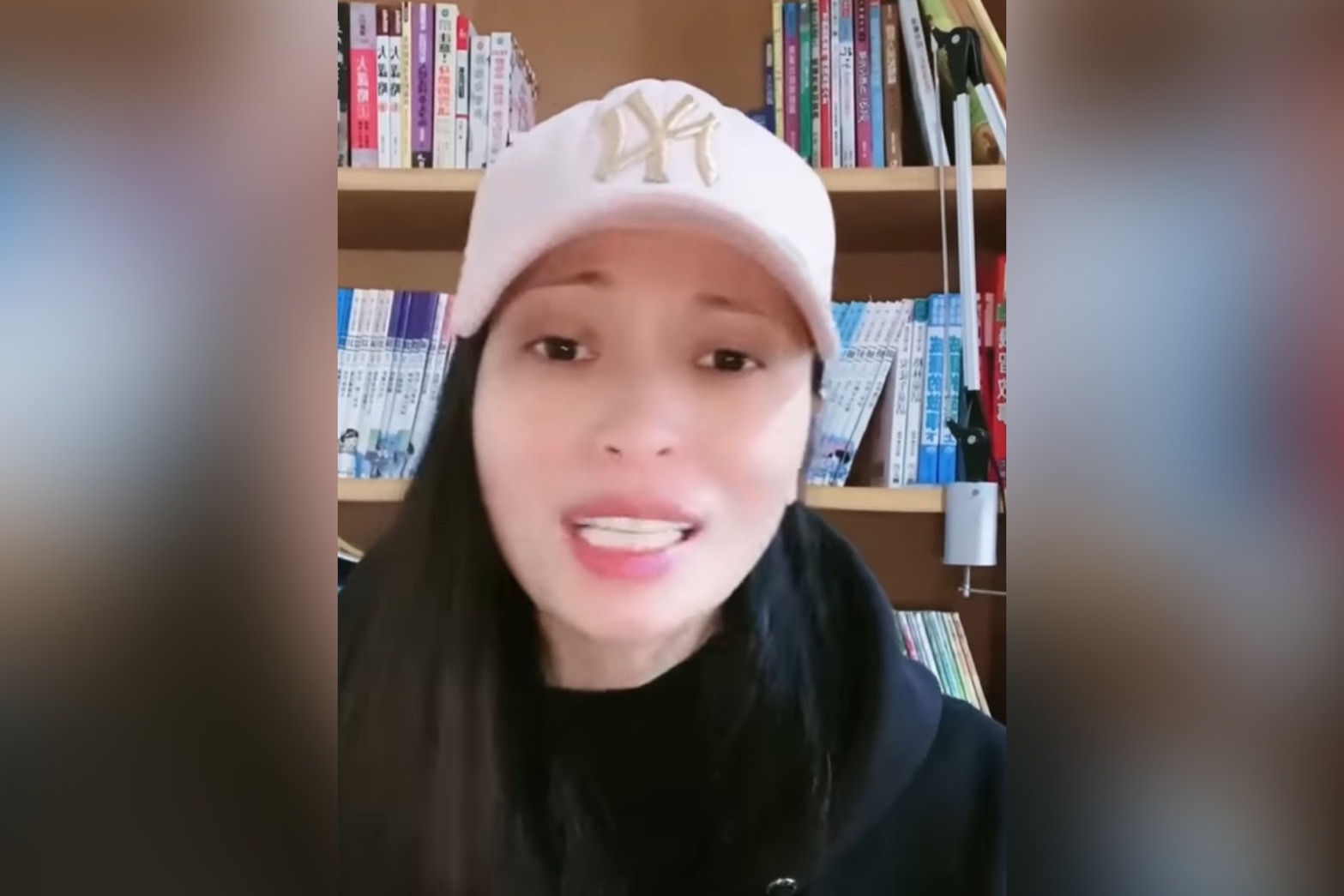移民署否認曾向陸配亞亞稱申請團聚「可留台6個月」，並表示她須在期限內離境。圖／取自亞亞在台灣頻道