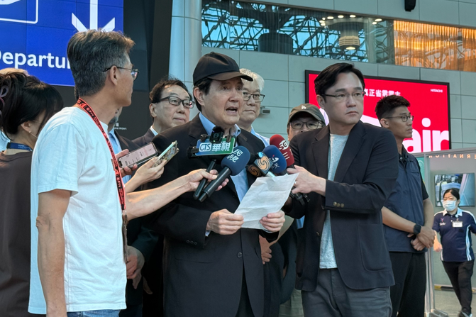馬英九搭機前往廈門出席海峽論壇 行前期待能舒緩當前兩岸緊張關係