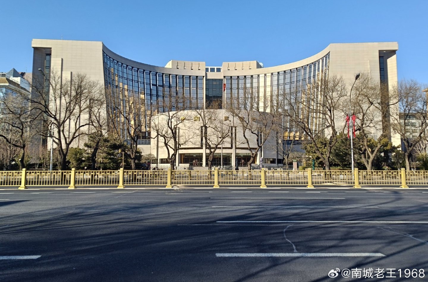 北京金融街上的中國人民銀行。圖/取自南城老王1968微博