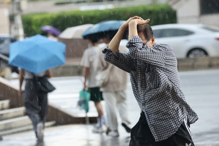 今天全省仍高溫炎熱，部分地區需防38度以上高溫。圖/取自中央社
