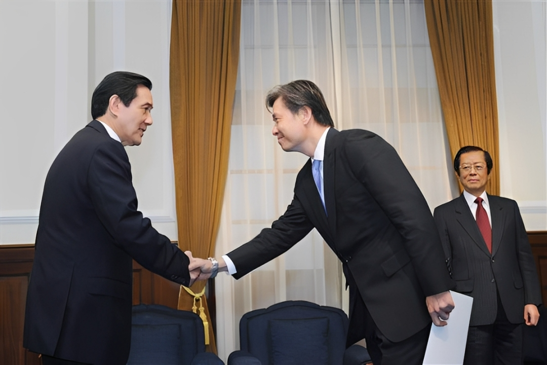 金溥聰（右）與馬英九（左）長年關係深厚，曾獲任駐美大使。圖/取自總統府官網