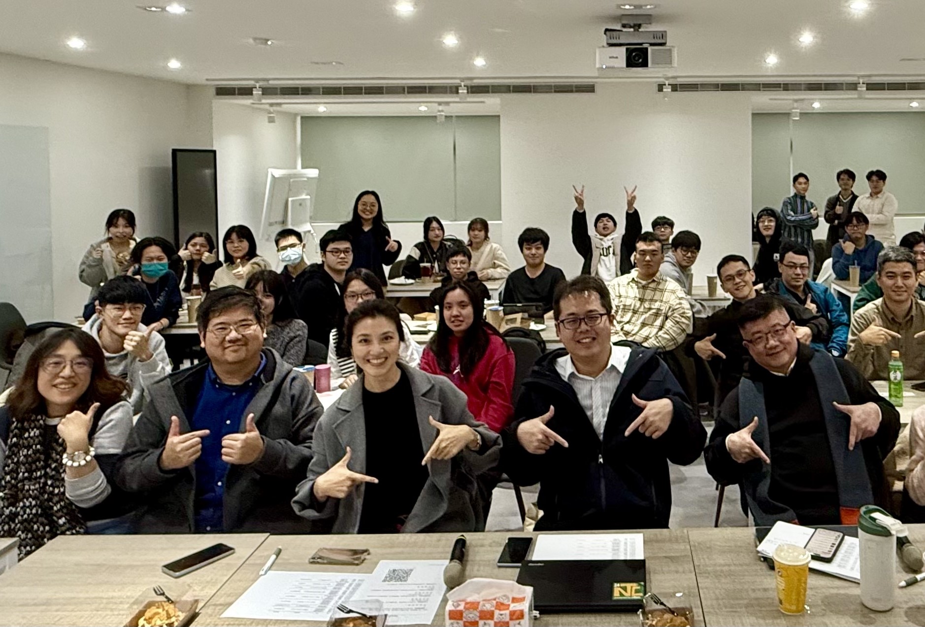 數發部攜手輔仁大學及屏東科技大學孵育NGO「公益x資料創新」能力。圖/取自數發部官網