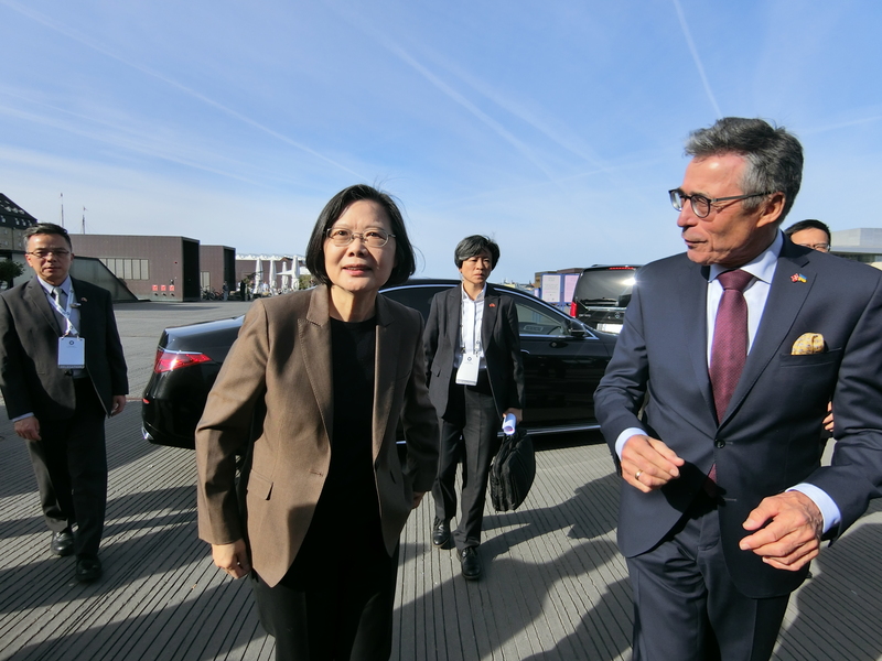 蔡英文「民主高峰會」向歐洲喊話：與民主國家攜手 共守台海和平