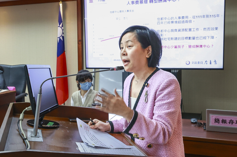 陸配、民眾黨立委李貞秀今日在內政委員會進行質詢首秀,然而,內政部長劉世芳採取「不上台備詢」方式因應。圖/中央社