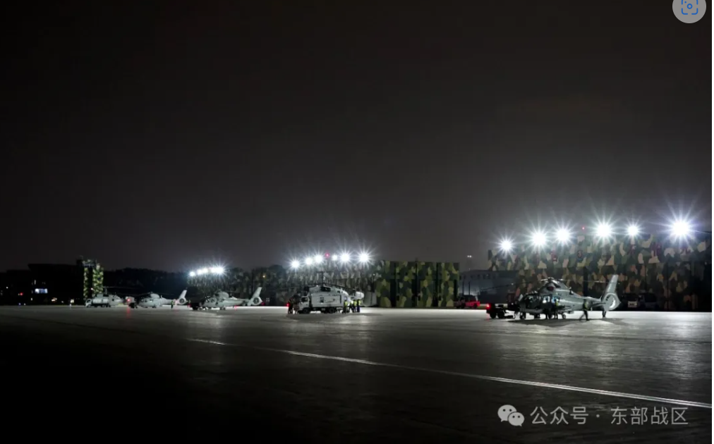 東部戰區的艦載直升機團近日進行夜戰訓練。圖/取自東部戰區公眾號